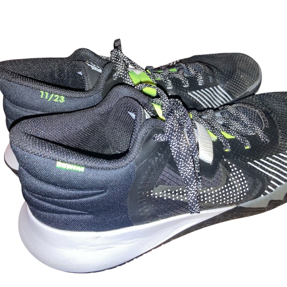 Nike Kyrie Flytrap 5 Black and Cool Gray Basketball Shoes men’s size 9
